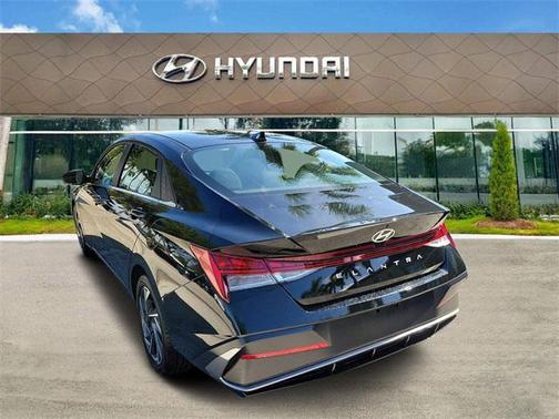 2025 Hyundai ELANTRA SEL