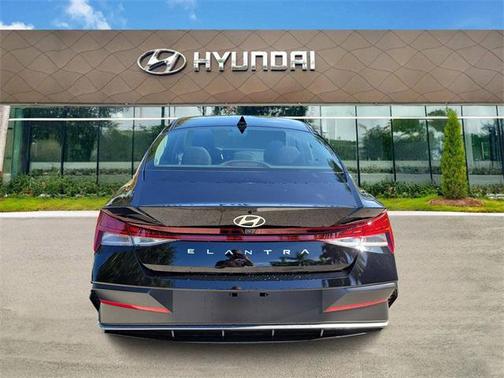 2025 Hyundai ELANTRA SEL