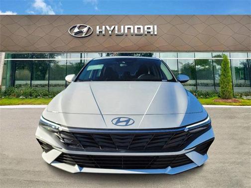 2025 Hyundai ELANTRA SE