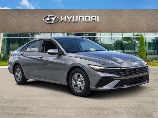 2025 Hyundai ELANTRA SE