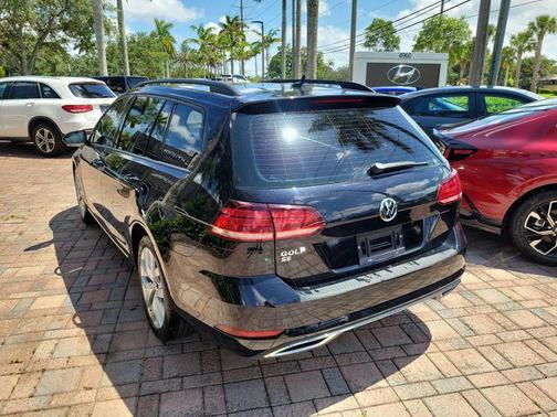 Deep Black Pearl 2019 Volkswagen Golf SportWagen TSI SE