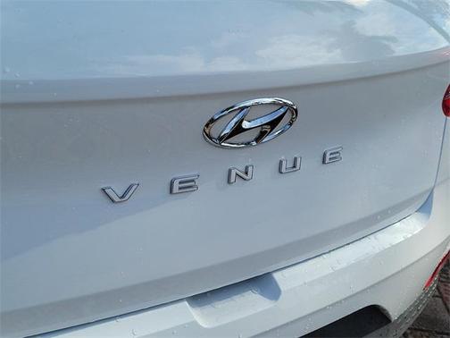 2022 Hyundai VENUE SE