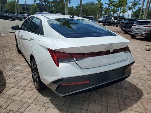 2025 Hyundai ELANTRA SEL