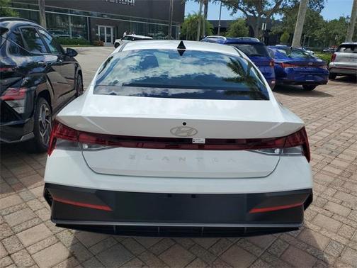 2025 Hyundai ELANTRA SEL