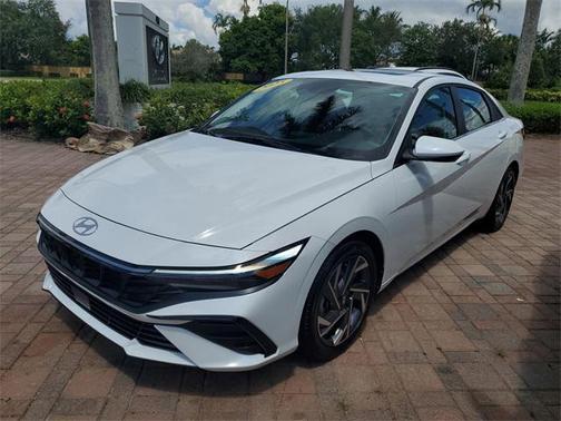 2025 Hyundai ELANTRA SEL