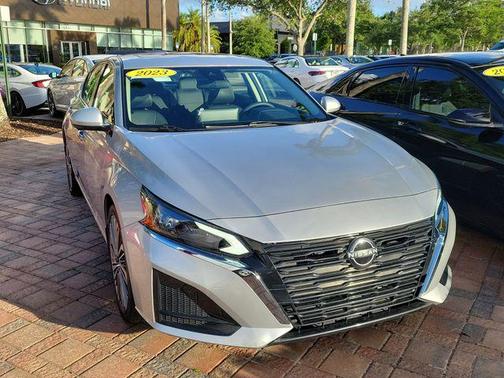 Brilliant Silver Metallic 2023 Nissan Altima 2.5 SL