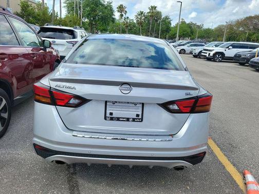 Brilliant Silver Metallic 2023 Nissan Altima 2.5 SL