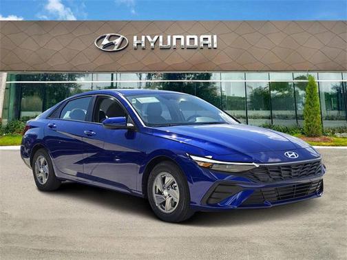 2025 Hyundai ELANTRA SE