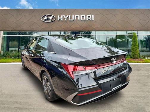 2025 Hyundai ELANTRA SEL