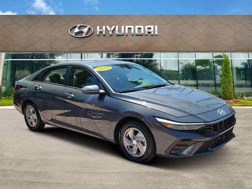 2024 Hyundai ELANTRA SE