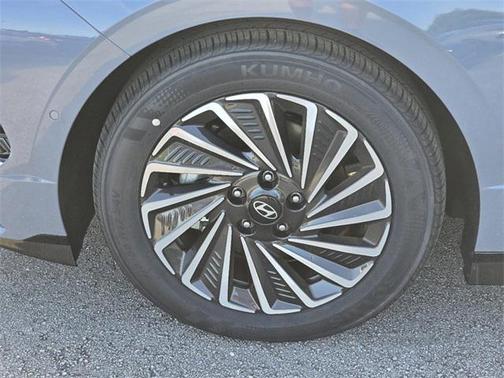 2025 Hyundai SONATA Hybrid Limited