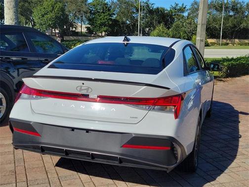 2025 Hyundai ELANTRA HEV SEL Sport