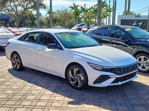 2025 Hyundai ELANTRA HEV SEL Sport