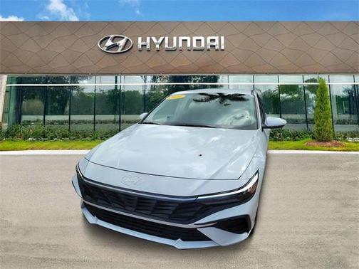 2025 Hyundai ELANTRA SE