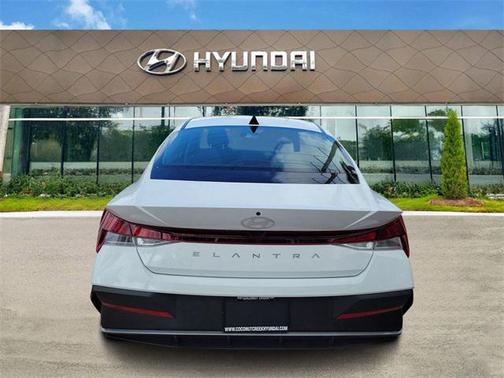 2025 Hyundai ELANTRA SE
