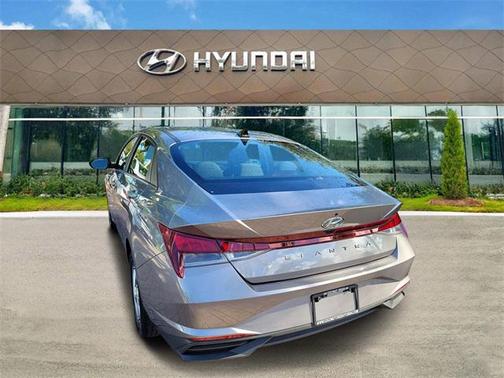 2023 Hyundai ELANTRA SE