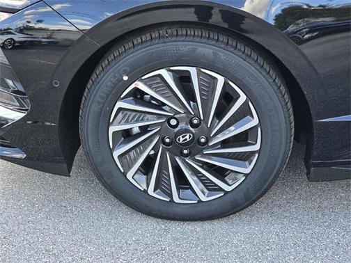 2025 Hyundai SONATA Hybrid Limited