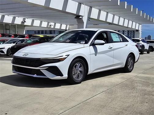 2025 Hyundai ELANTRA SE