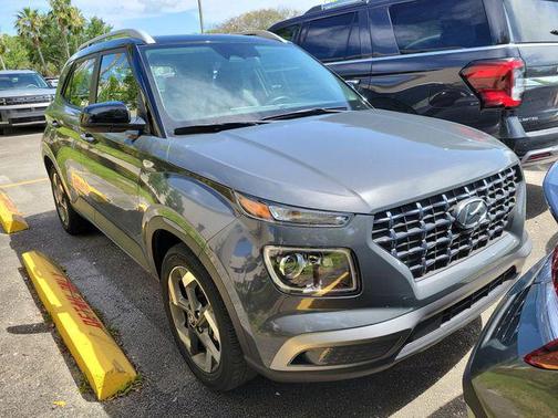 Ecotronic Gray w/Black Roof 2024 Hyundai VENUE Limited