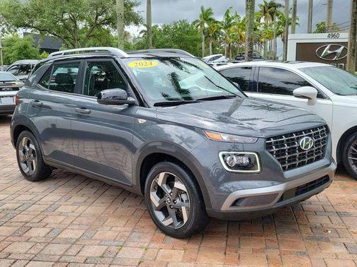 Ecotronic Gray w/Black Roof 2024 Hyundai VENUE Limited