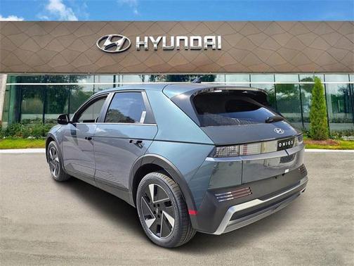 2025 Hyundai IONIQ 5 SE
