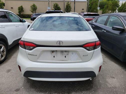 Blizzard Pearl 2021 Toyota Corolla XLE