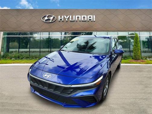 2024 Hyundai ELANTRA SE