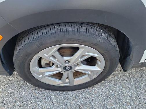 Lunar White 2023 Hyundai KONA SEL