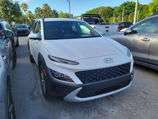 Lunar White 2023 Hyundai KONA SEL