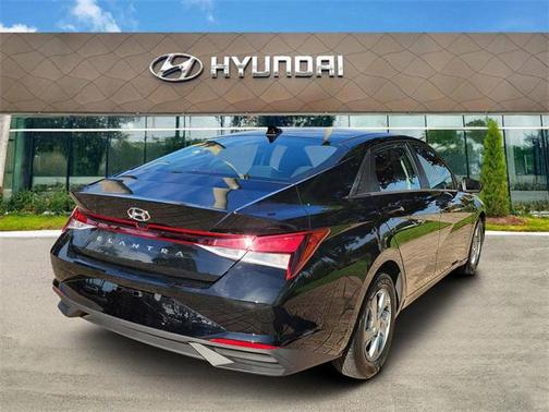 2023 Hyundai ELANTRA SE