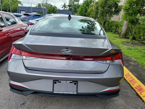 2022 Hyundai ELANTRA SEL