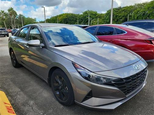 2022 Hyundai ELANTRA SEL