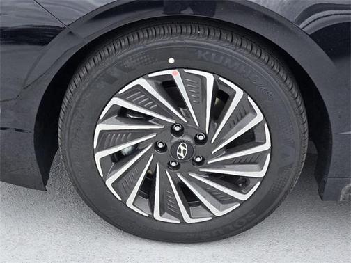 2025 Hyundai SONATA Hybrid SE
