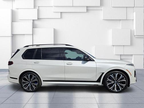Mineral White Metallic 2024 BMW X7 M60i
