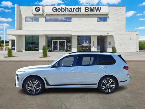 2025 BMW X7 M60i