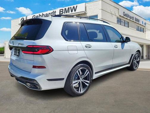 2025 BMW X7 M60i