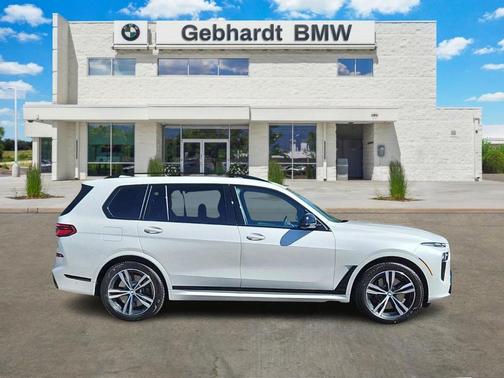 2025 BMW X7 M60i