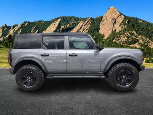 Carbonized Gray Metallic 2024 Ford Bronco Wildtrak