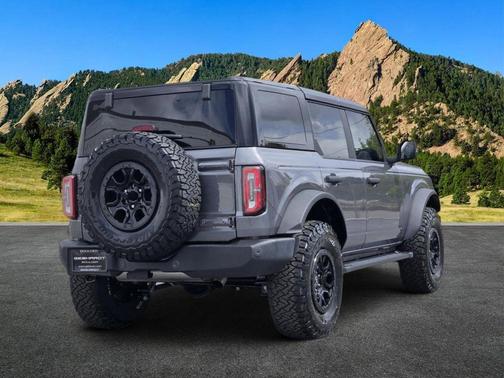 Carbonized Gray Metallic 2024 Ford Bronco Wildtrak