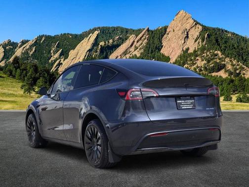 Stealth Gray 2024 Tesla Model Y Long Range