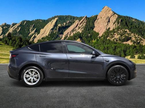 Stealth Gray 2024 Tesla Model Y Long Range