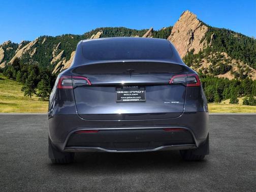 Stealth Gray 2024 Tesla Model Y Long Range