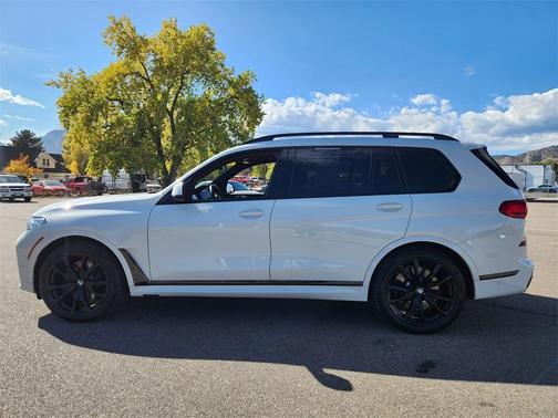 2021 BMW X7 M50i