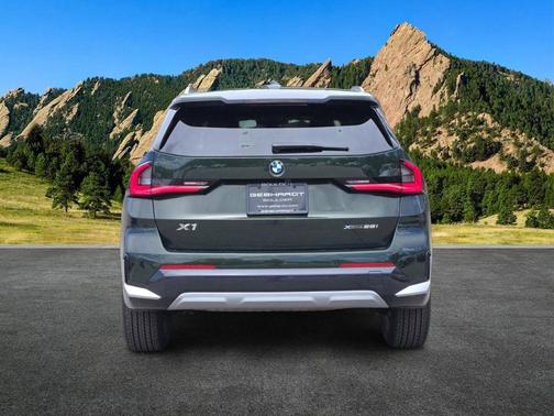 San Remo Green Metallic 2025 BMW X1 xDrive28i