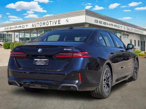 Carbon Black Metallic 2025 BMW 530 i xDrive