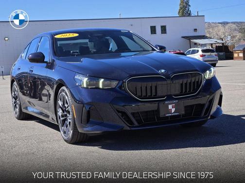 Carbon Black Metallic 2025 BMW 530 i xDrive