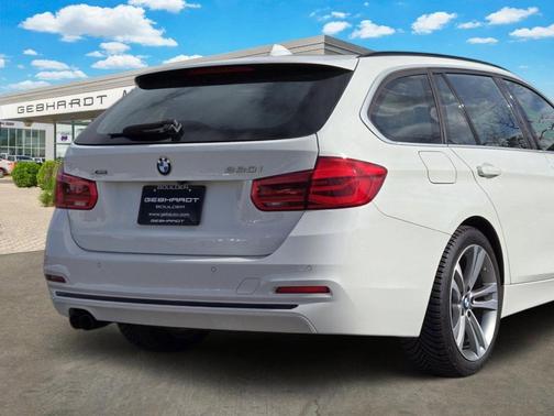 2017 BMW 330 i xDrive