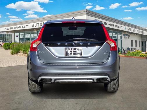 2017 Volvo V60 Cross Country T5 Platinum