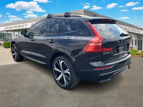 2023 Volvo XC60 B5 Ultimate Dark Theme