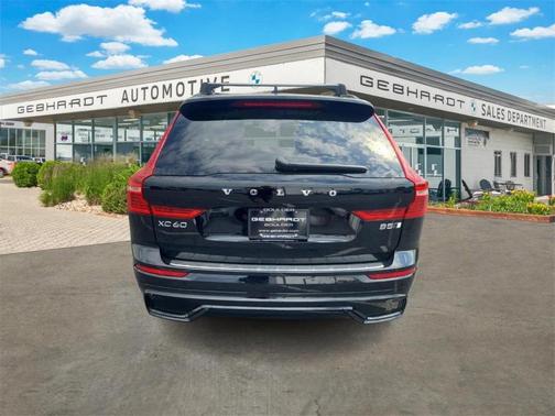 2023 Volvo XC60 B5 Ultimate Dark Theme